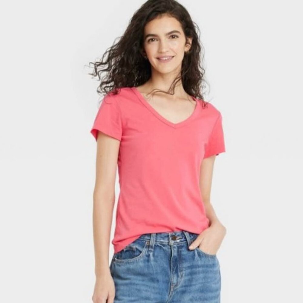 Women's 'XS Fitted Short Sleeve V-Neck Tee-Full Bloom Pink-Universal Thread
